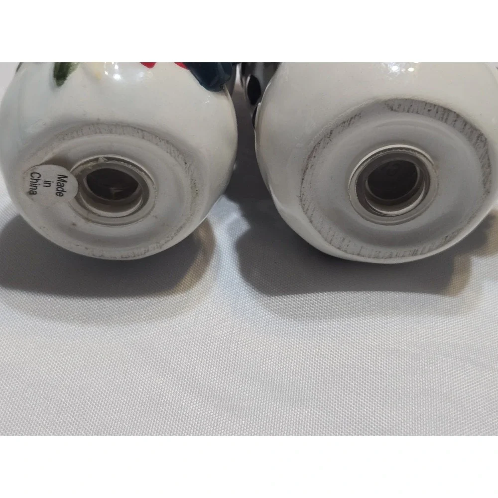 Cracker Barrel Magnetic Kissing Snowmen Winter Holiday Salt & Pepper Shakers